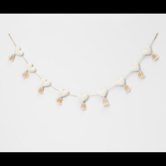 ISO *** target opalhouse heart tassel garland - Picture 2 of 3